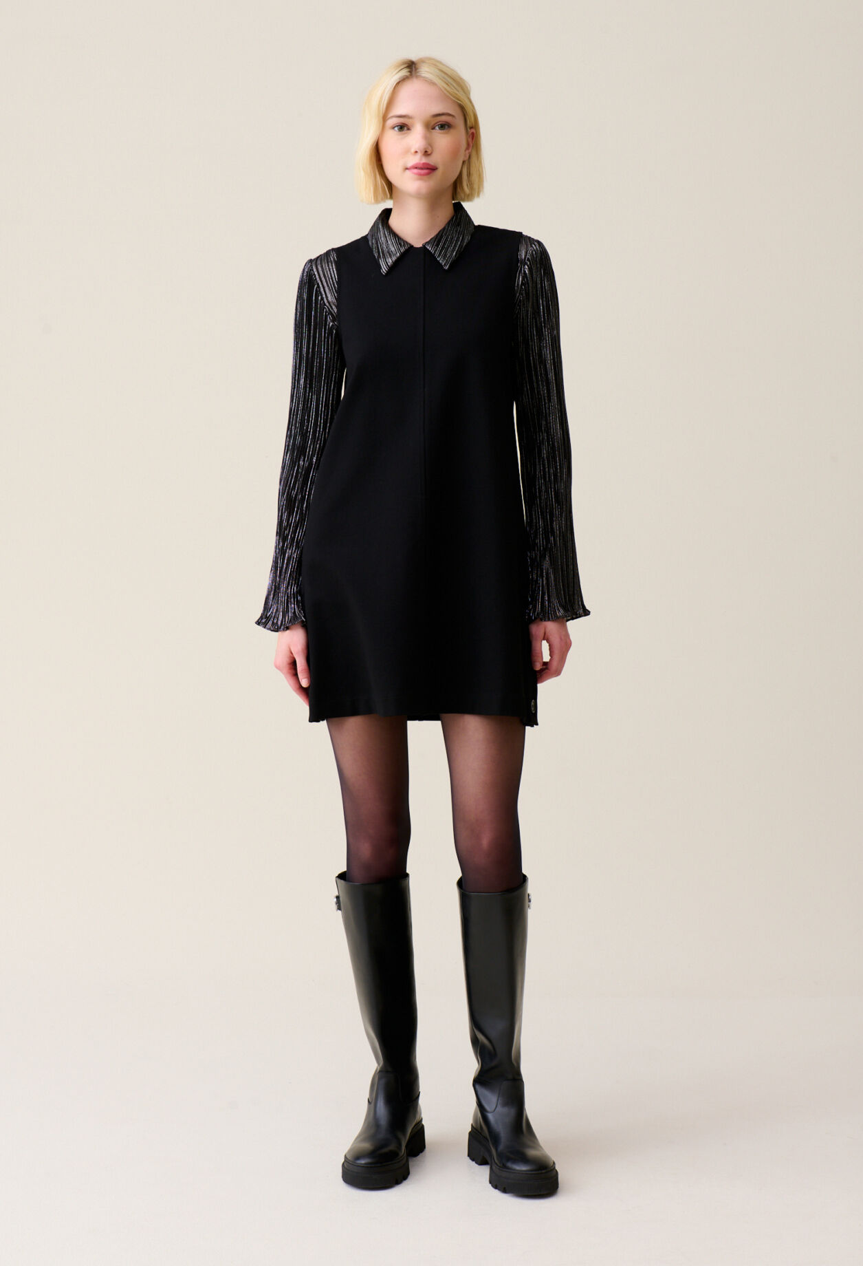 Ärmelloses kurzes Kleid