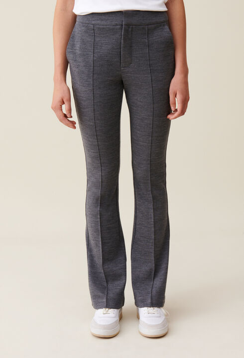 Pantalon flare près du corps gris