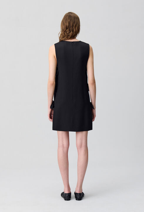 Kurzes Kleid mit Schleifen