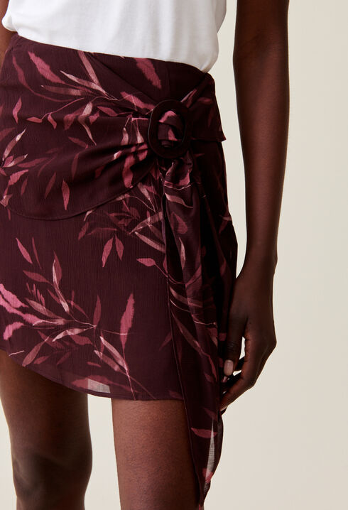 Short flowing skirt with floral print