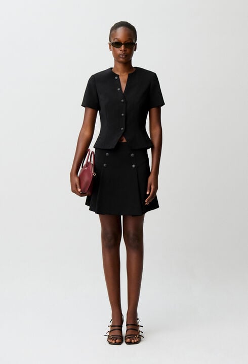 Top cintr&eacute; col V boutonn&eacute;