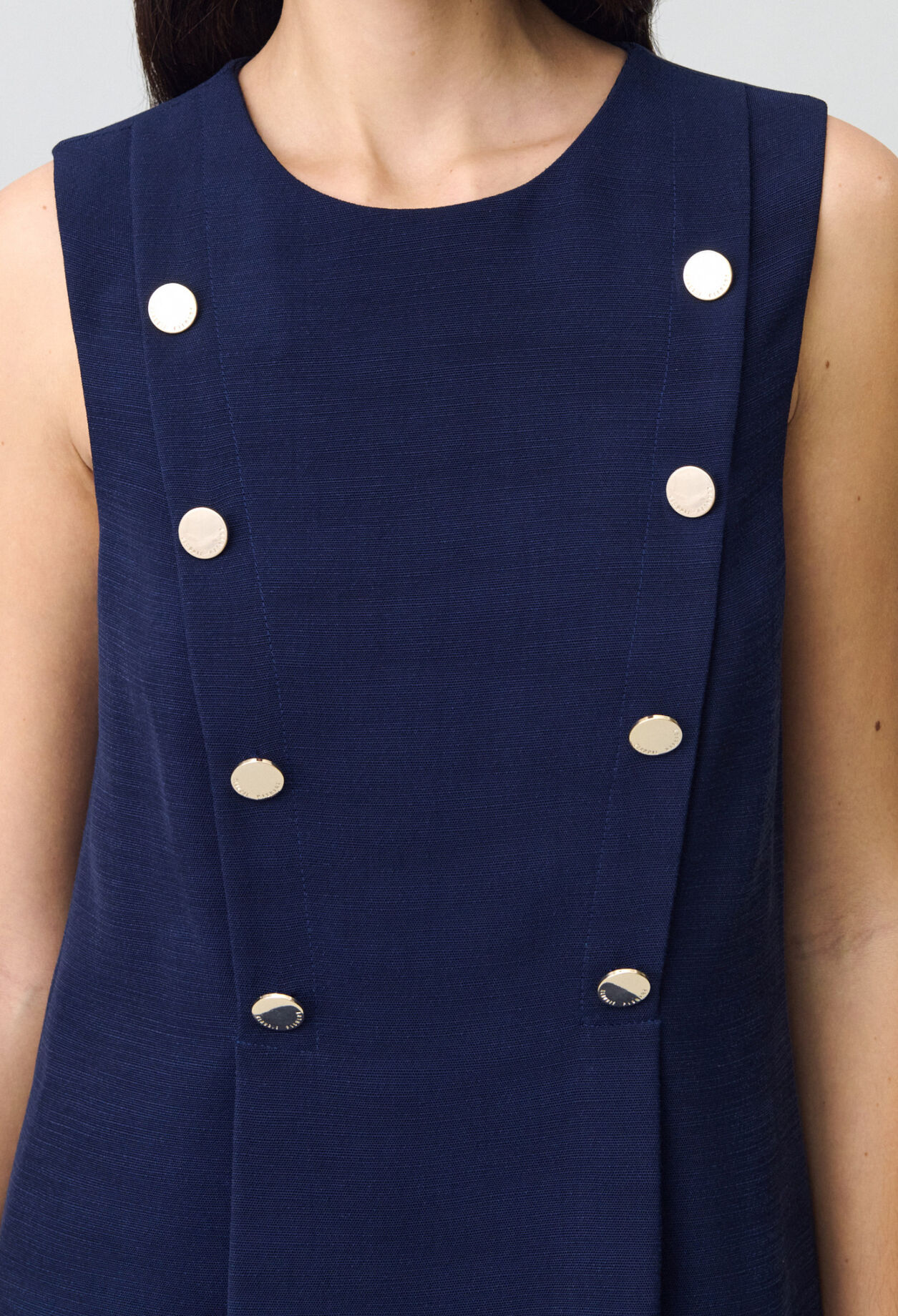 Robe courte ajust&eacute;e