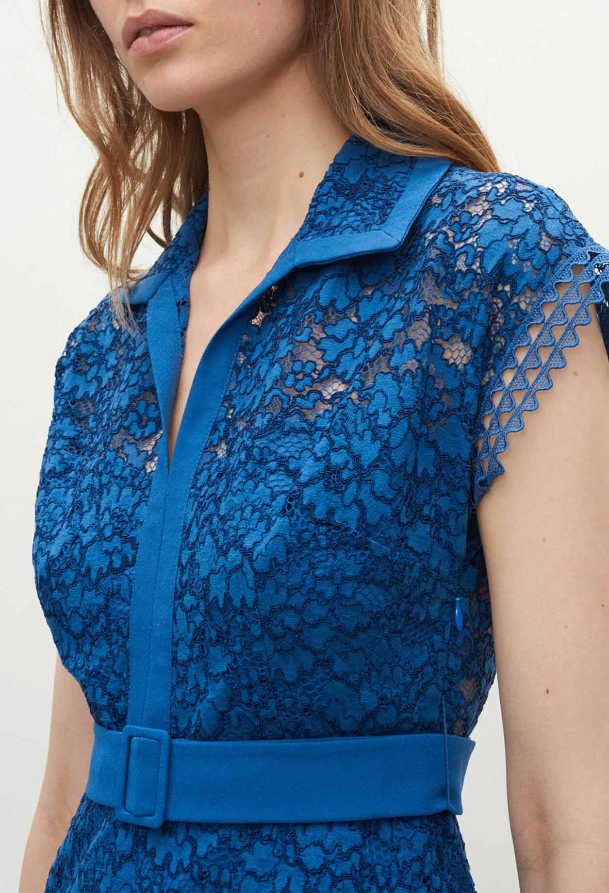 Langes Kleid aus Spitze