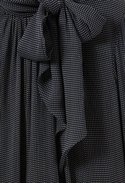 Fließendes Kleid mit Schluppe