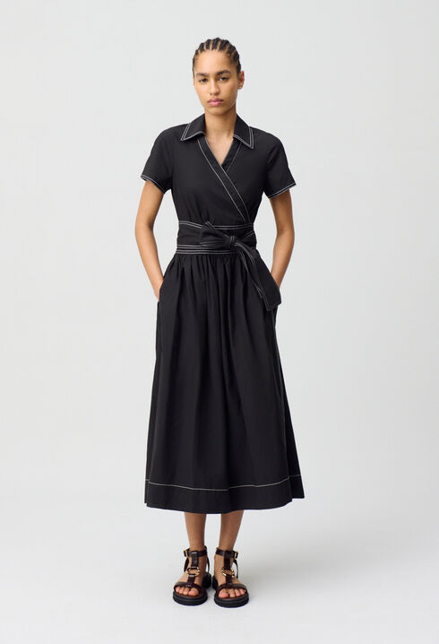 Langes Kleid mit Gürtel