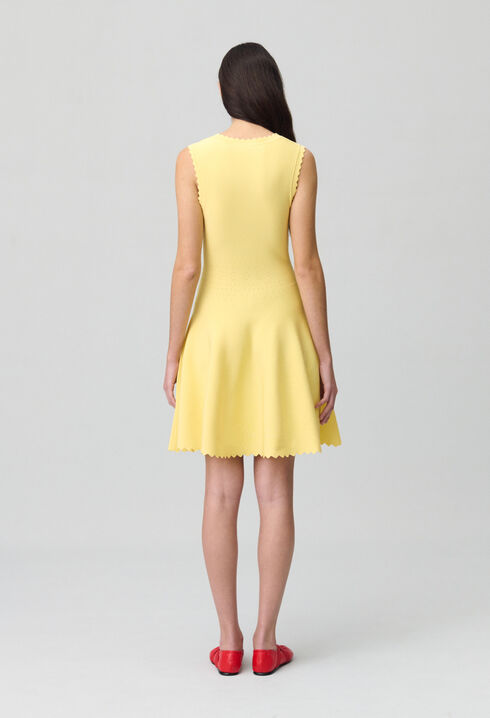 Kurzes Skaterkleid feinem Strick