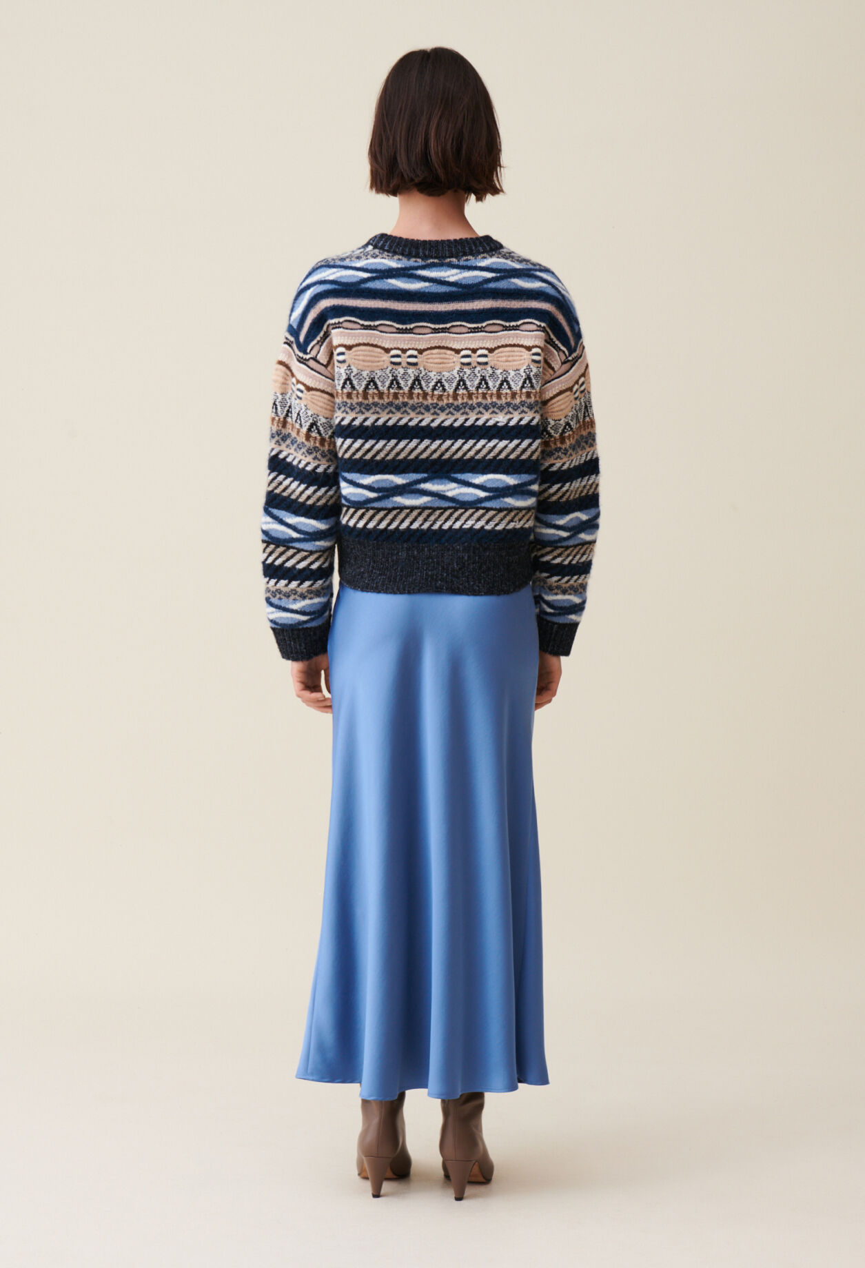 Kurzer Pullover mit Streifenmuster