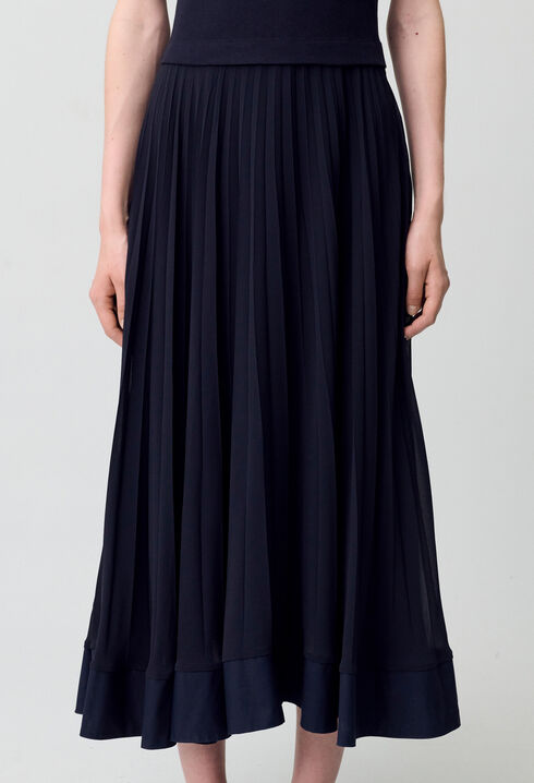 Langes, plissiertes Kleid, marineblau