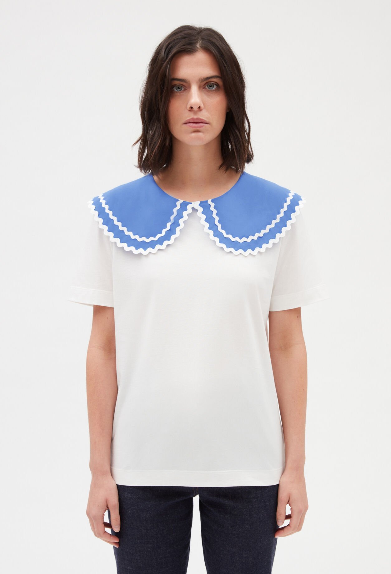 Ecru T-shirt with Peter Pan collar