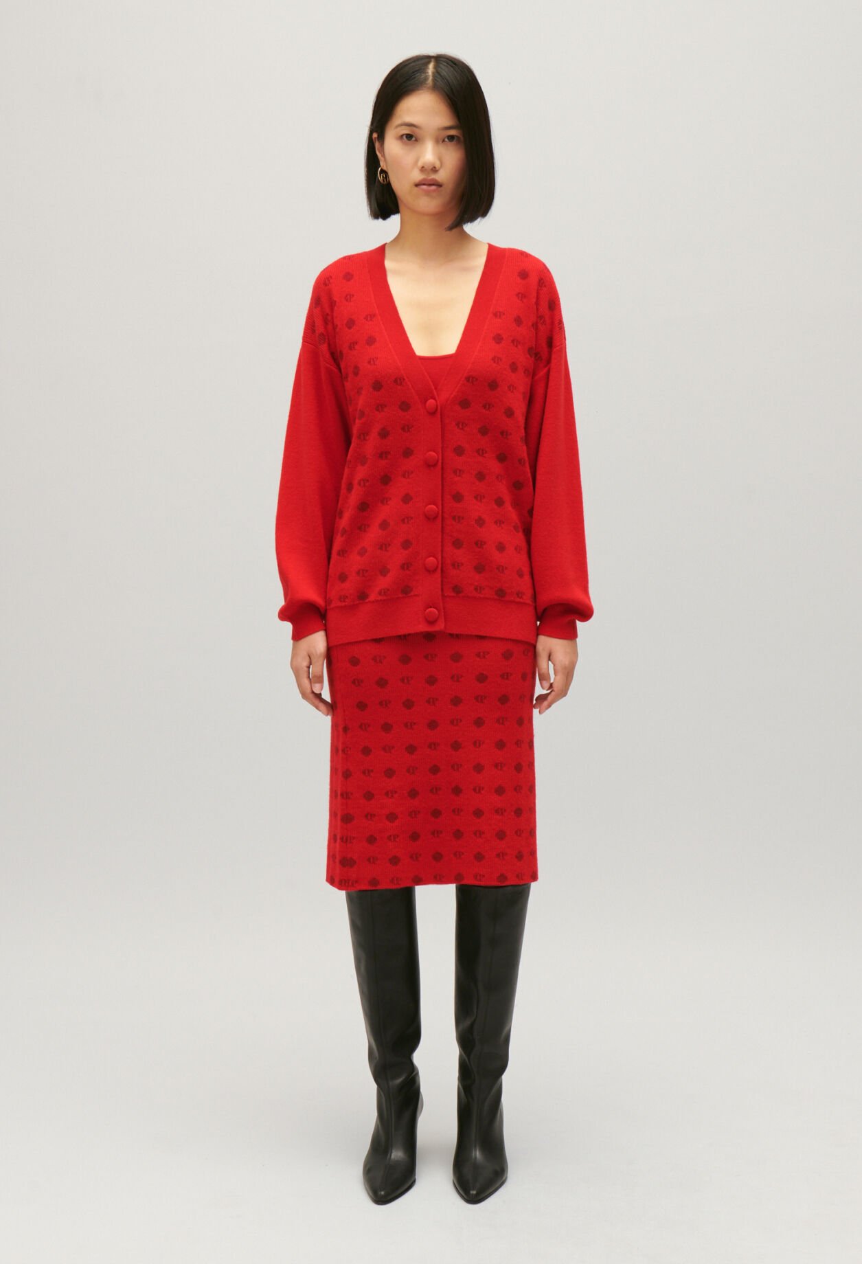 Mid-length red knit skirt