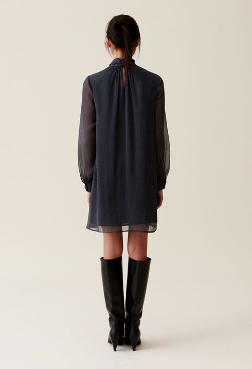 Fließendes Kleid mit Schluppe