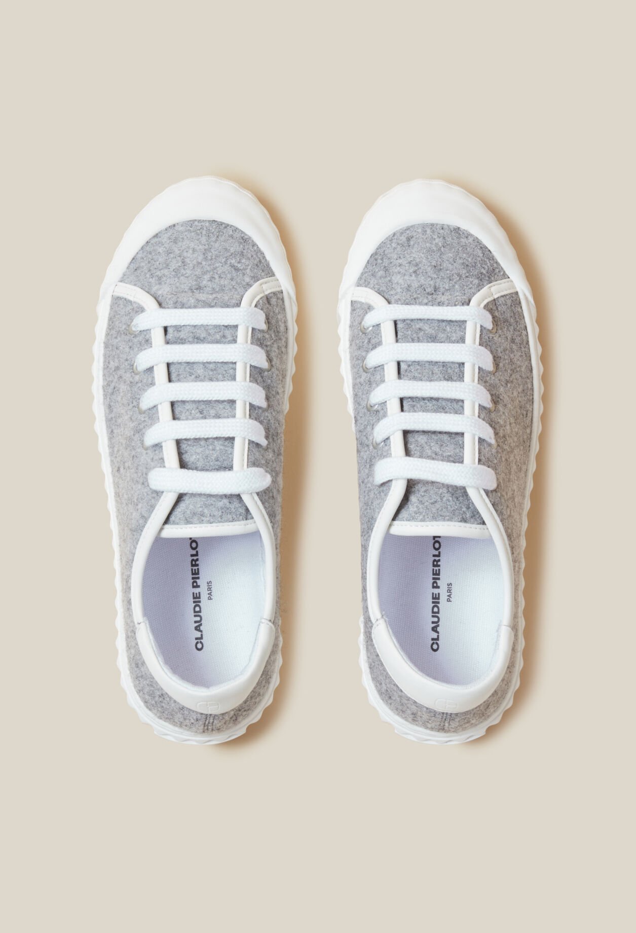 Tennis feutre gris clair