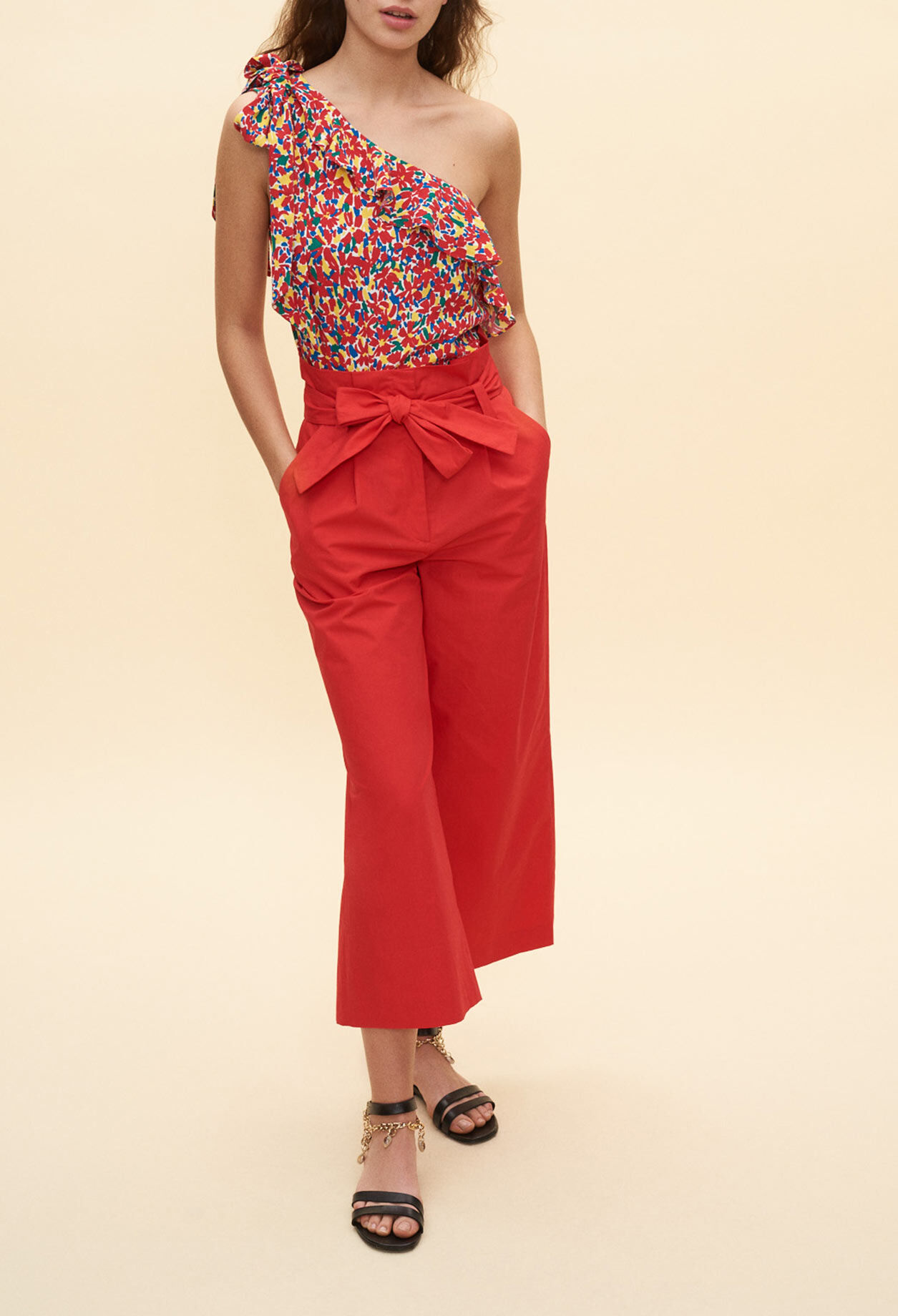 Asymmetric flowery top