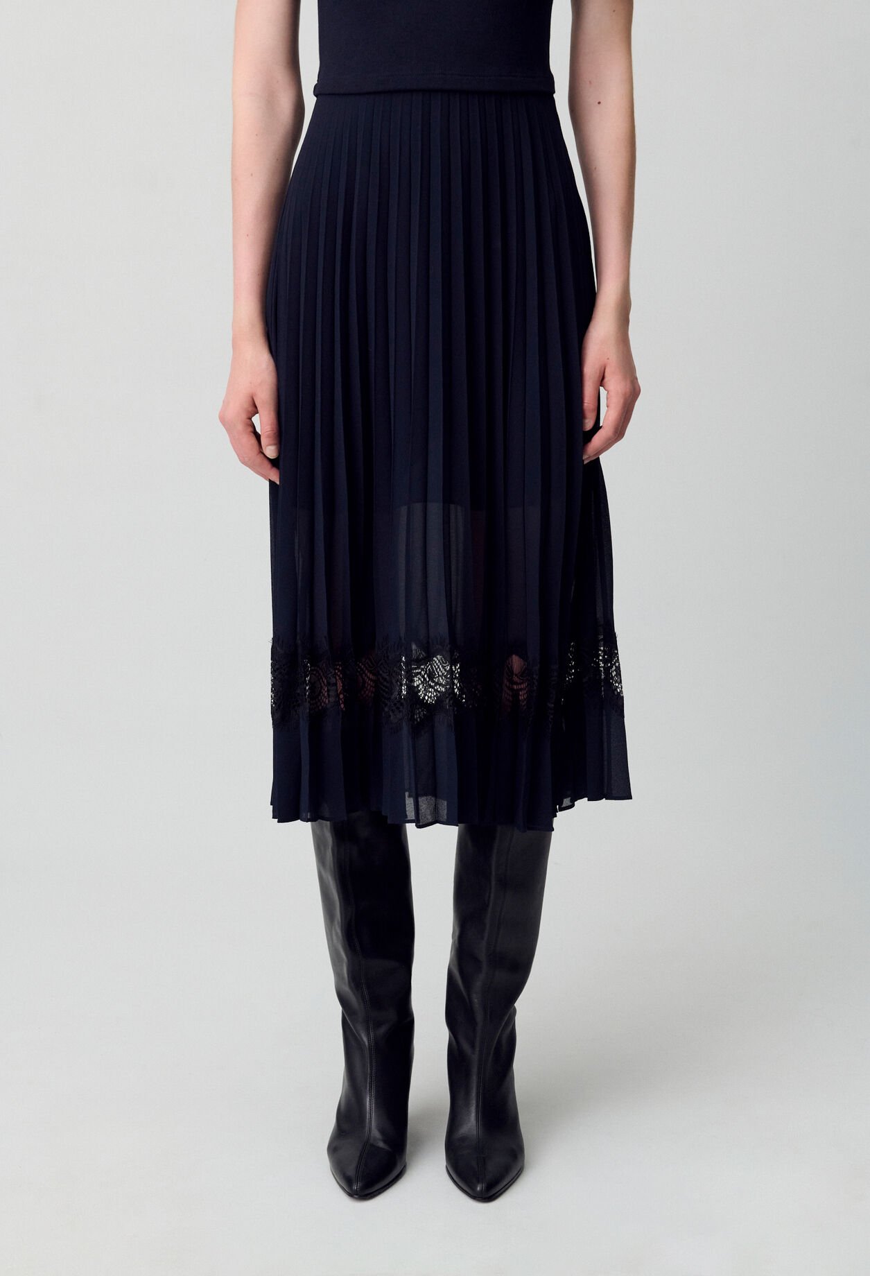 Zweifarbige Kleid in Schwarz und Marine 