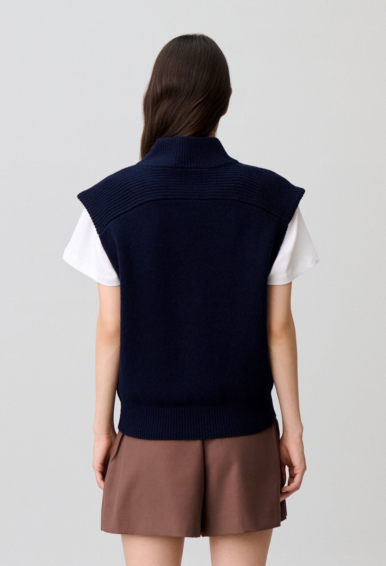 &Auml;rmelloser Wollpullover