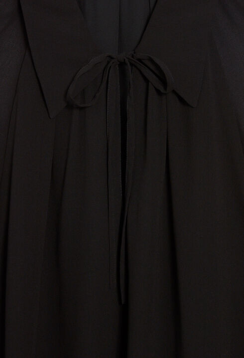 Kurzes, flie&szlig;endes Kleid