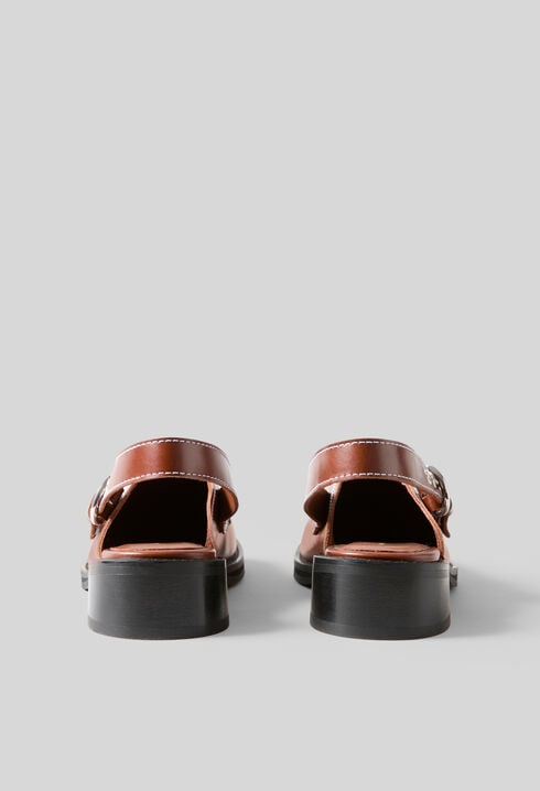 Sabots cuir lisse surpiqu&eacute;s
