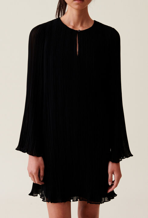 Robe courte pliss&eacute;e manches longues