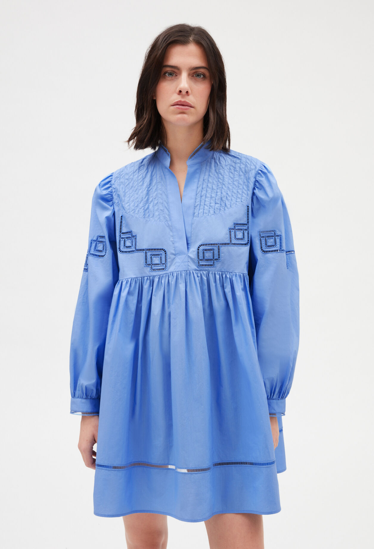 Kurzes, besticktes Baumwollkleid, blau