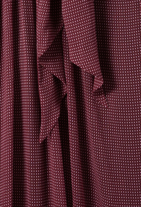 Robe fluide col lavallière