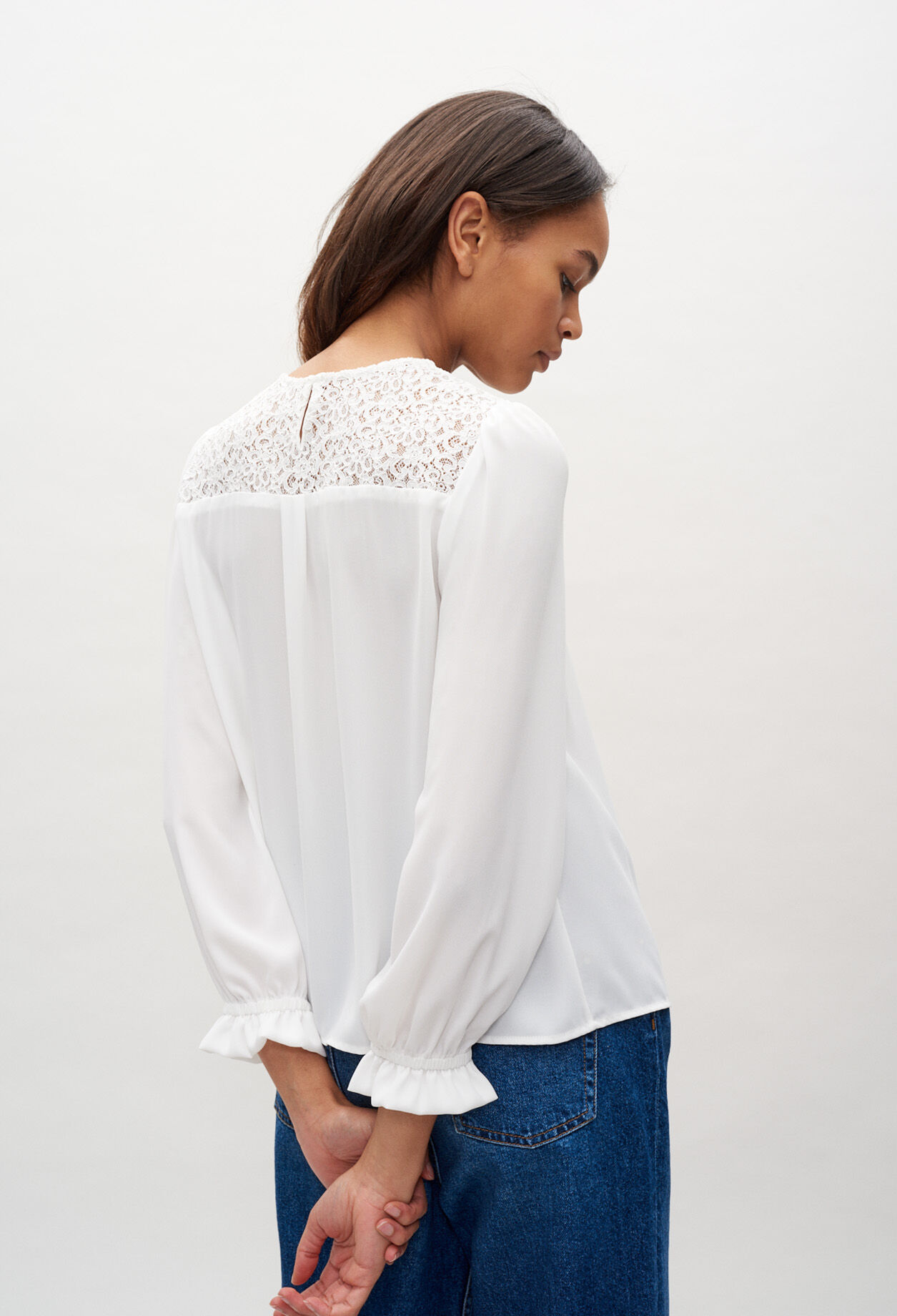 Bluse mit Gipürendetails