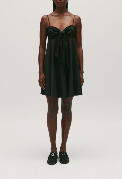 Kurzes schwarzes Kleid