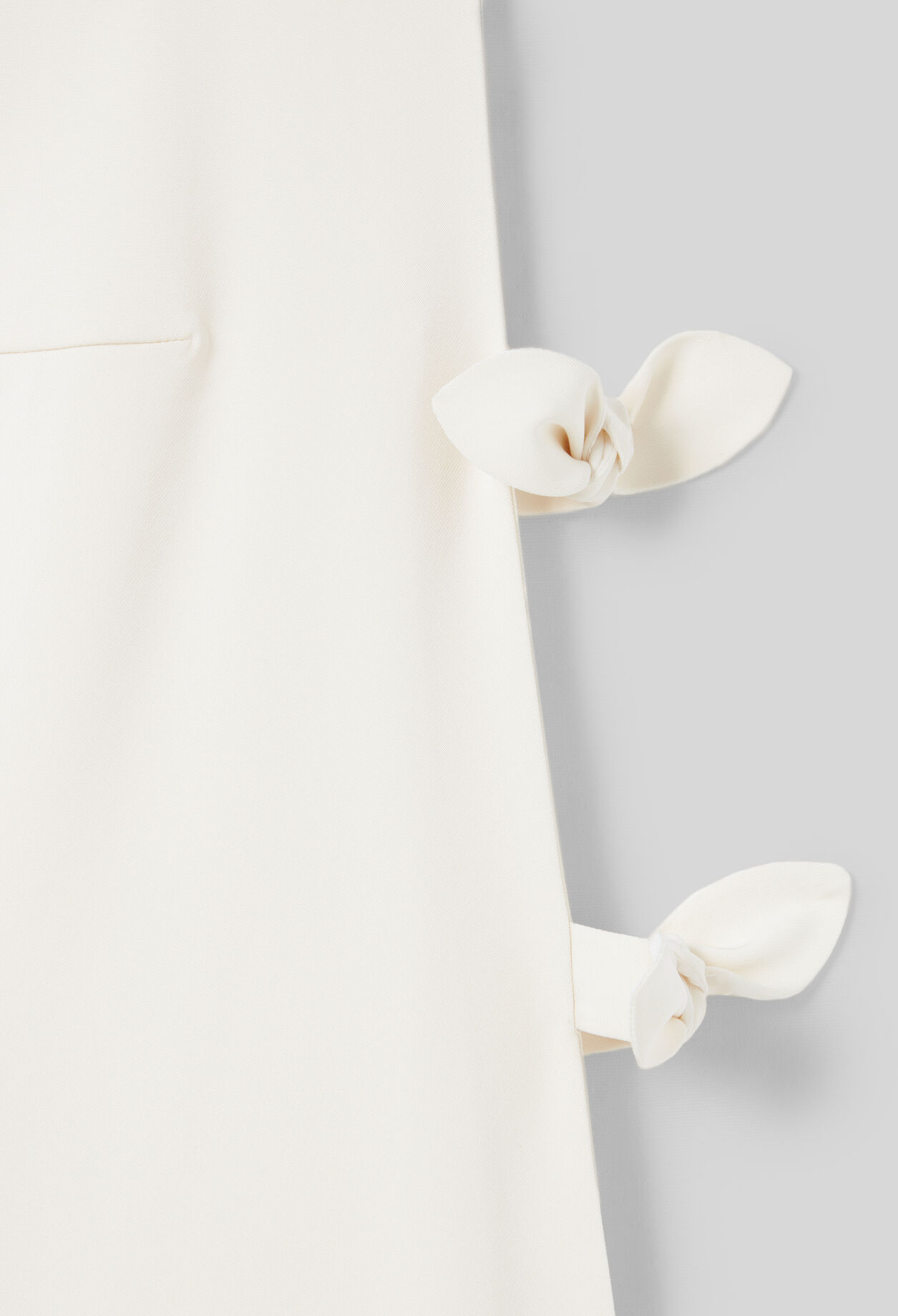 Short dress with bows