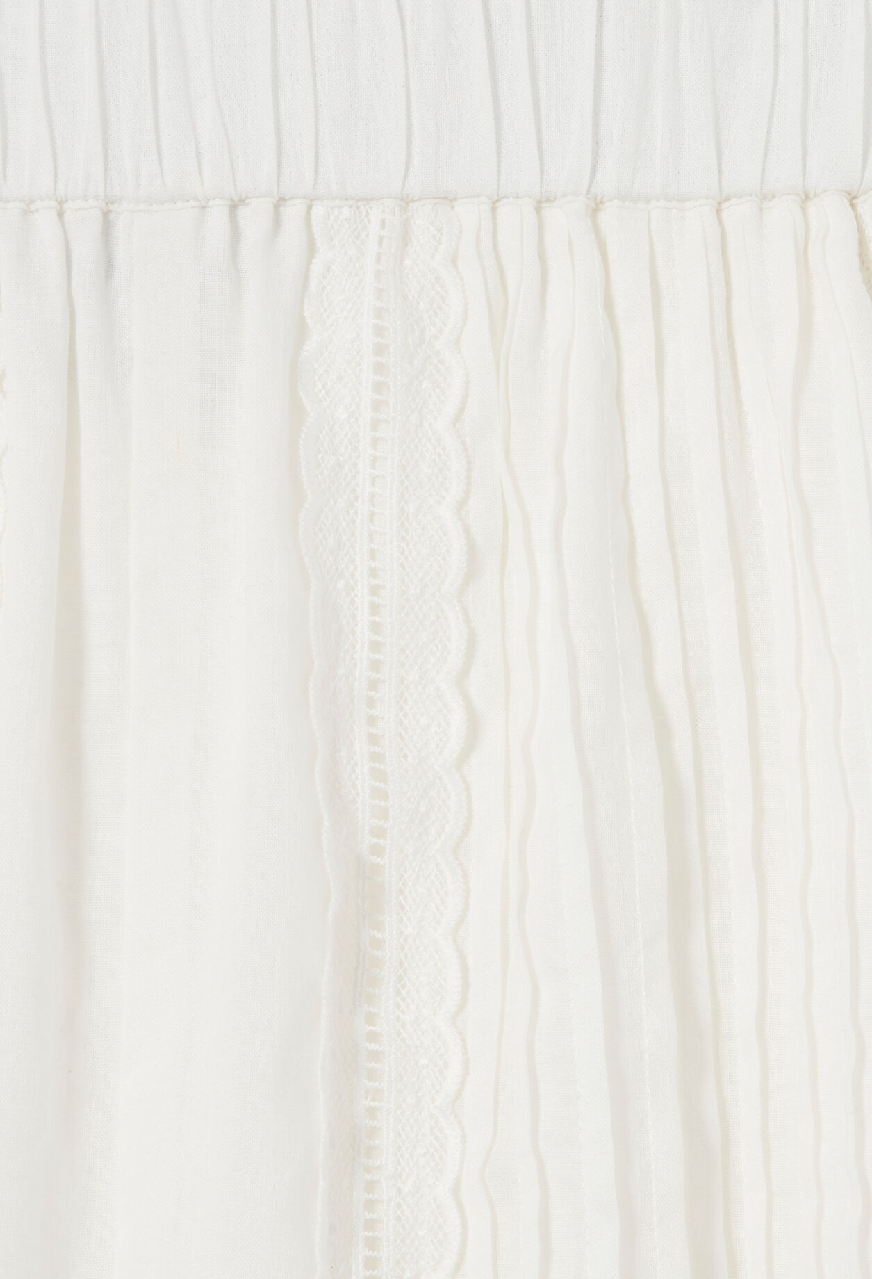 Short court dentelle
